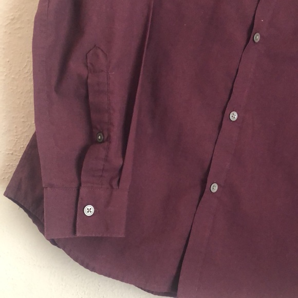H&M (Brand) Button Down Dress Shirt (Item) S Slim Fit (Size) Maroon (Color) - Picture 4 of 6